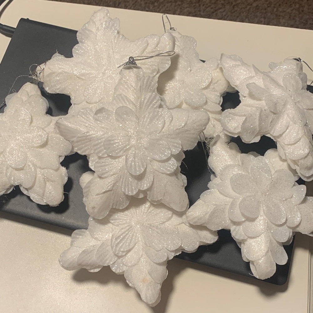 White Snowflake Holiday Ornaments/set of 7